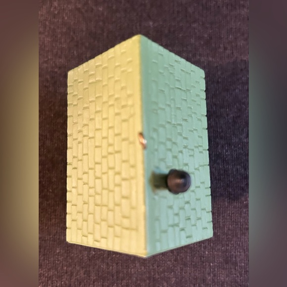 VTG Hallmark LITTLE RED SCHOOLHOUSE school play lighted Christmas Ornament 1985 - Picture 7 of 9